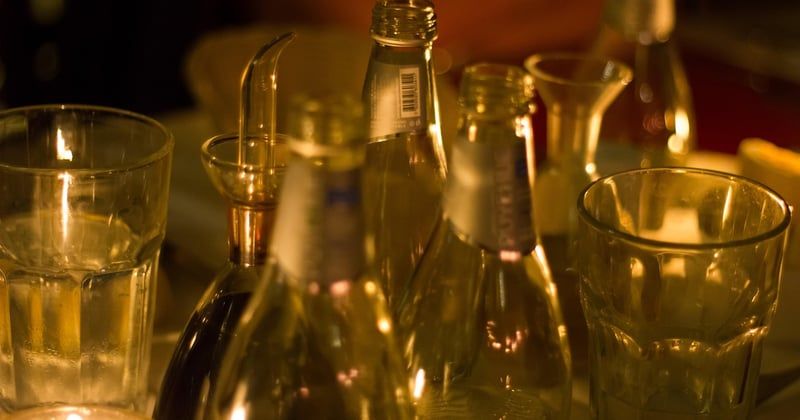 Dîner aux chandelles sur une plage privée : le guide pour une soirée inoubliable